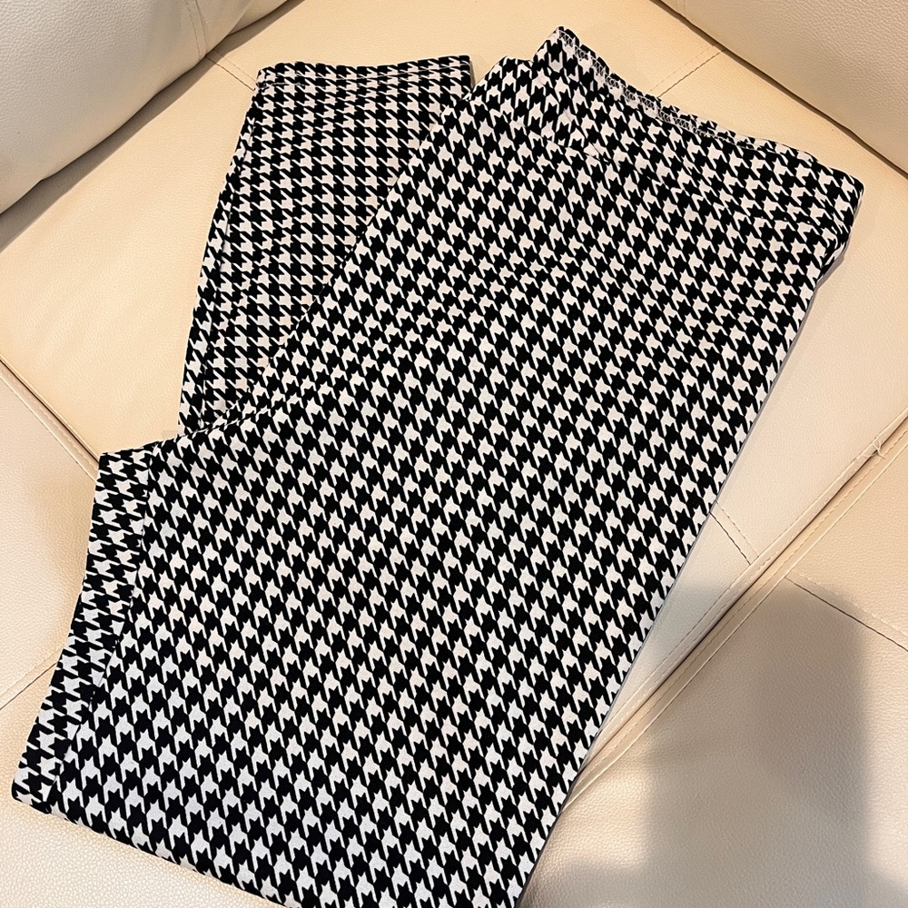 SHEIN Black and White Houndstooth Leggings